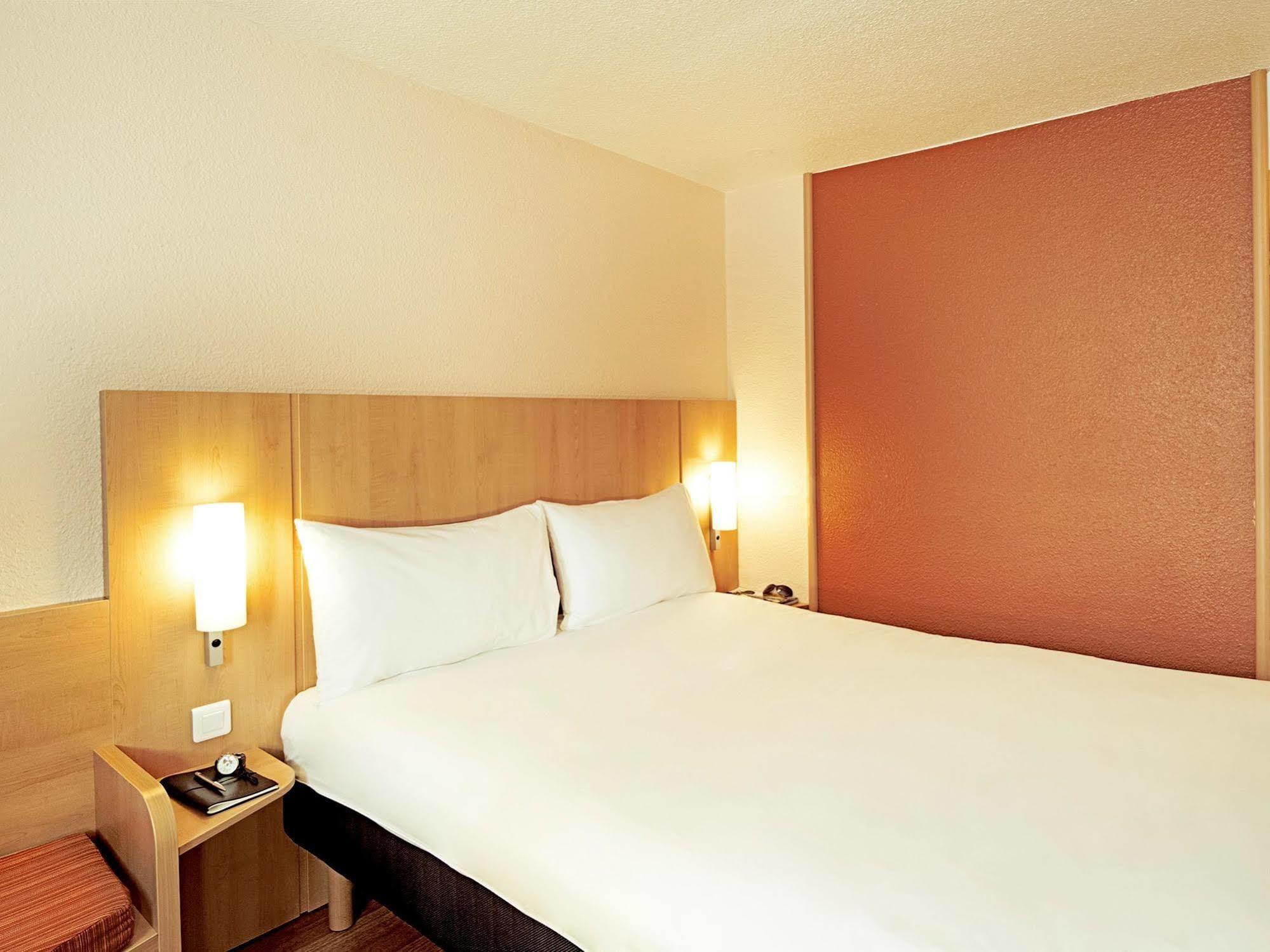 Ibis Beauvais Aeroport Hotell Exteriör bild